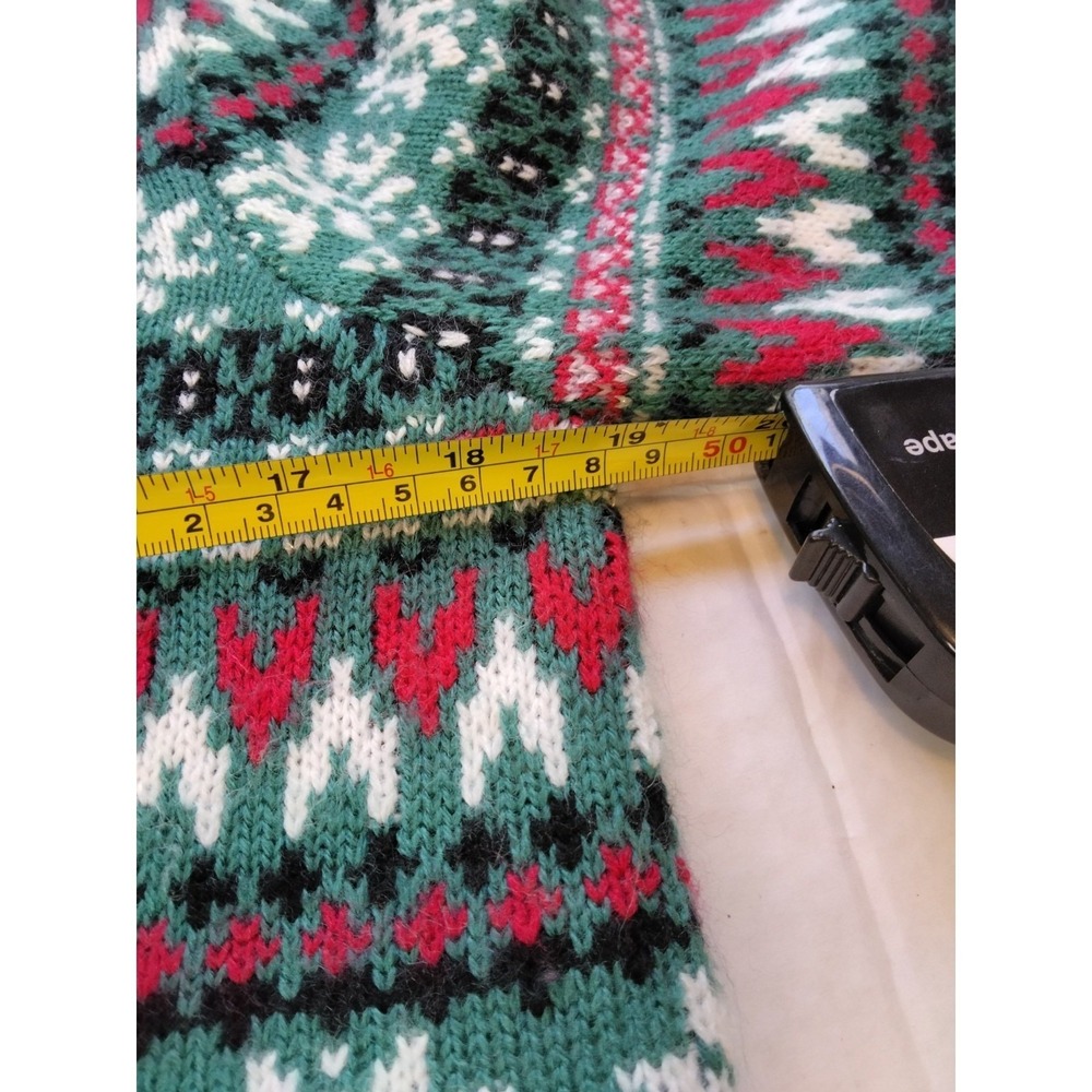 33 Degrees Shark Ugly Christmas Sweater XL 18/20 Fair Isle Green Red Acrylic - Picture 7 of 9